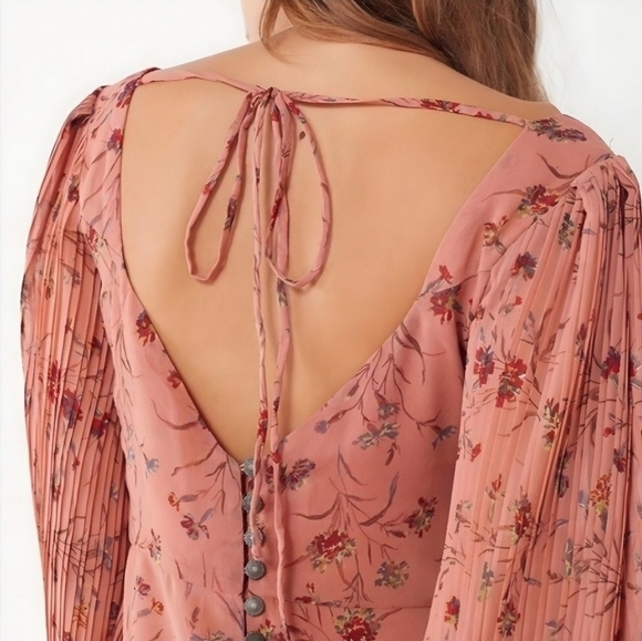 Urban Outfitters ✦ Boho Floral Pleated Dress ✦ Long Sleeve Open Back Peach/Cream - Picture 3 of 13